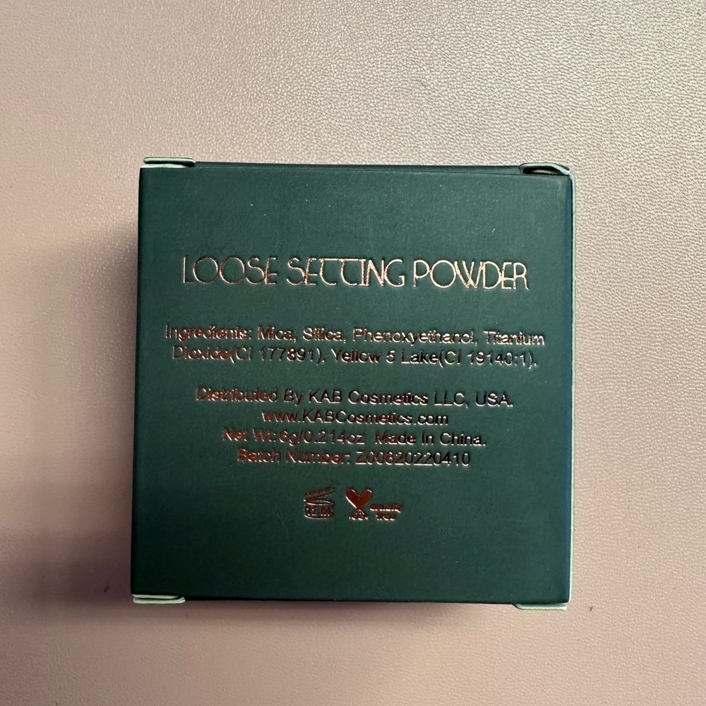 KAB Cosmetics Loose Setting Powder - Picture 5 of 5